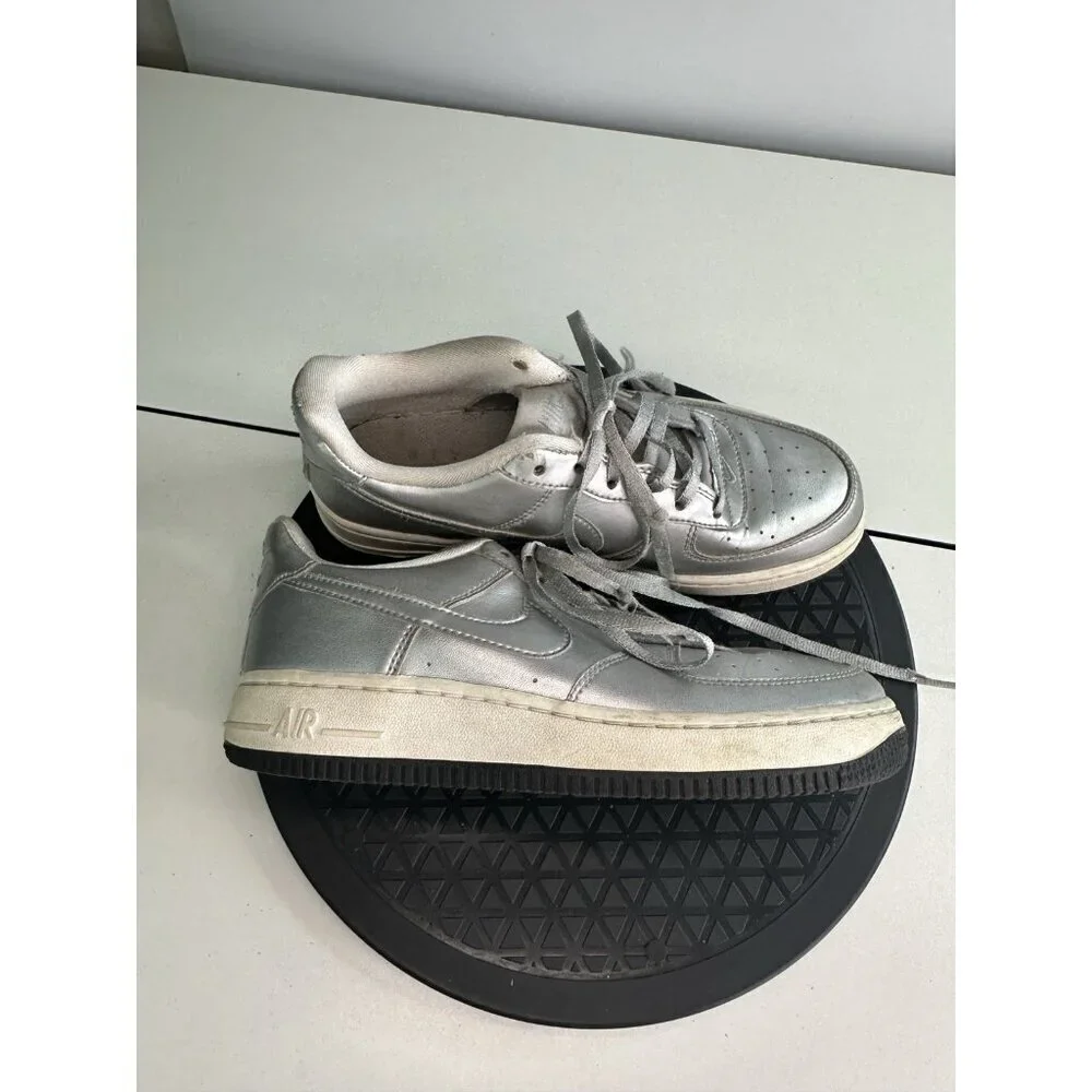 Nike Air Force 1 Low SE GS Girl's Sneakers Size 4.5Y Metallic Silver